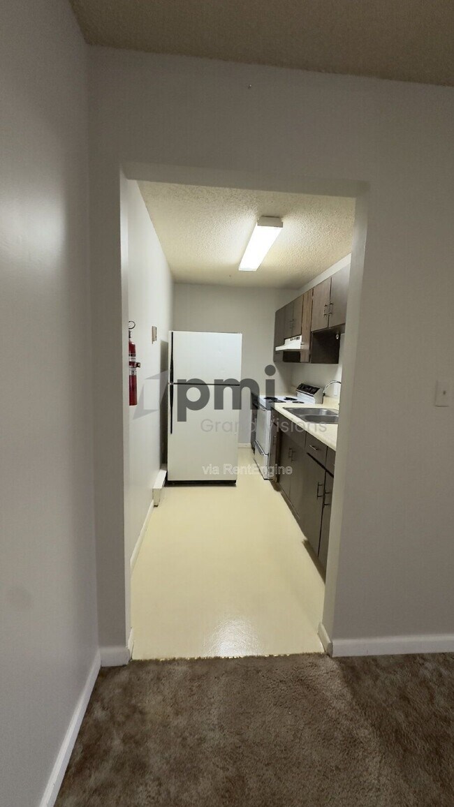 Building Photo - 24 W Buchanan Ave