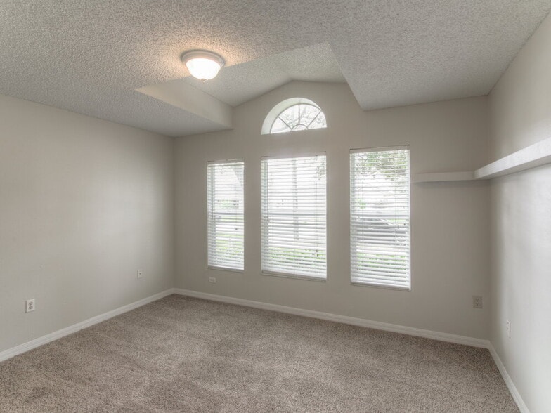 Building Photo - 762 Welch Hill Cir