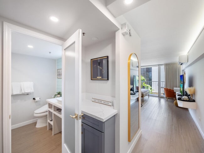 Building Photo - 364 Seaside Ave