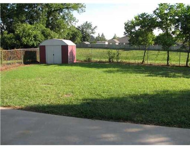 Building Photo - 5720 Kristen Ave