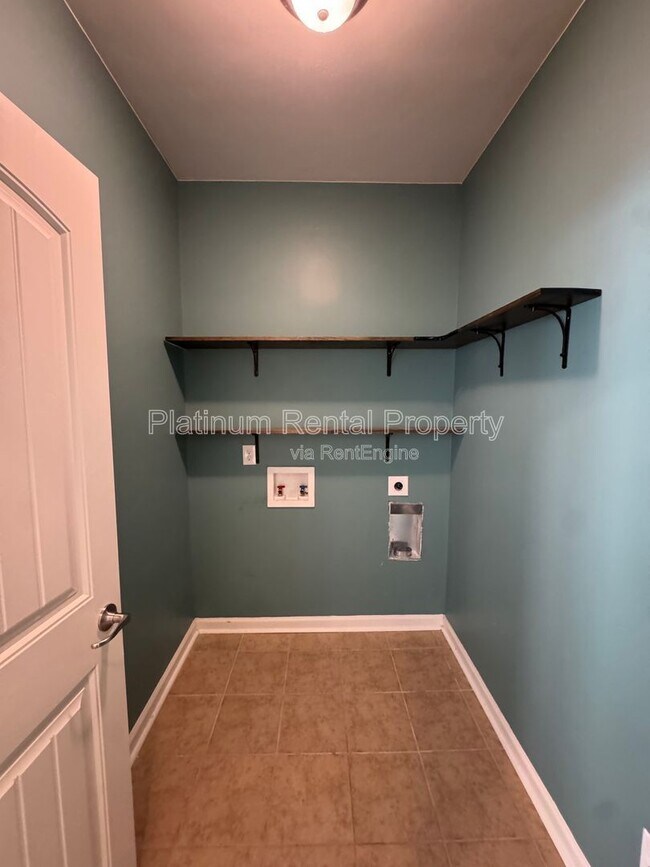 Building Photo - 211 Creek Side Pass