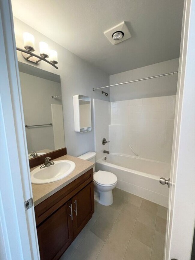 Building Photo - 3bd/3.5ba Bothell Townhouse