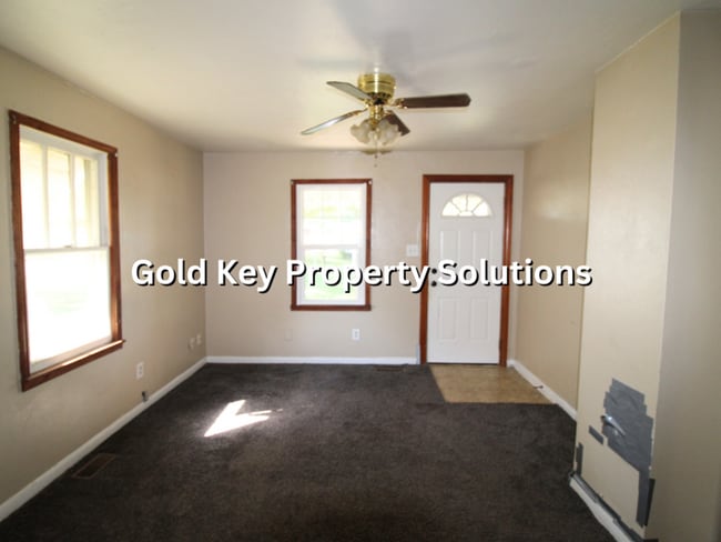 Building Photo - 2 BR 1 BA House with Covered Front Porch (...