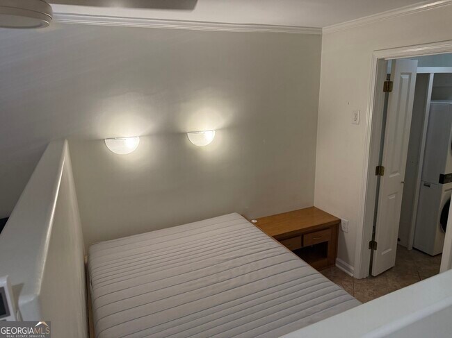 Building Photo - 655 E Campus Rd