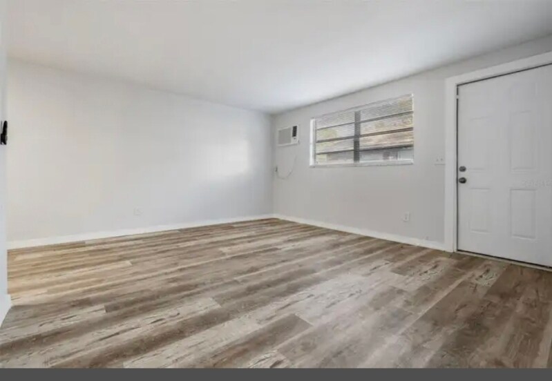 Building Photo - 1707 E Idell St