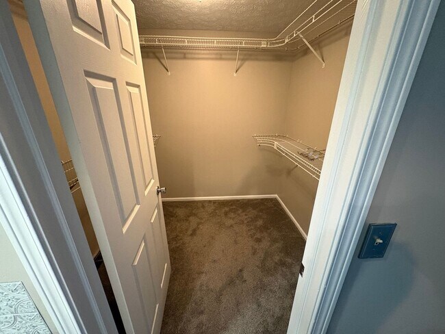 Building Photo - 13236 E Crosset Hill Dr