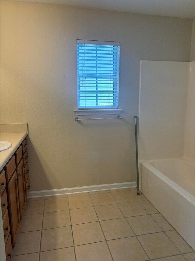 Building Photo - 4434 Gearhart Rd