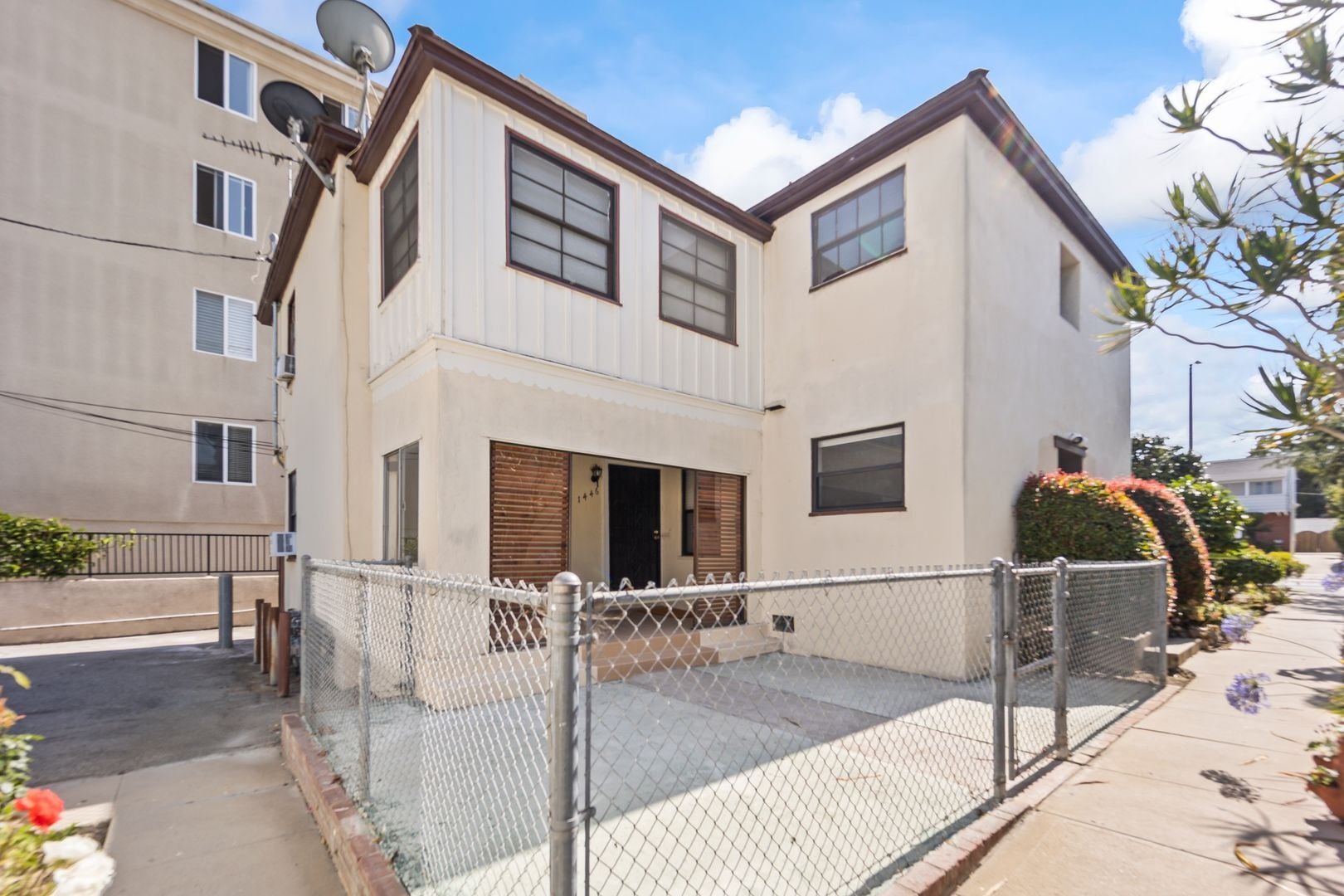 Building Photo - 1444 S Beverly Dr