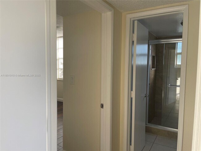 Building Photo - 9495 Evergreen Pl