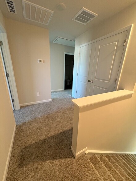 Building Photo - Room in Townhome on Rolling Flds Dr