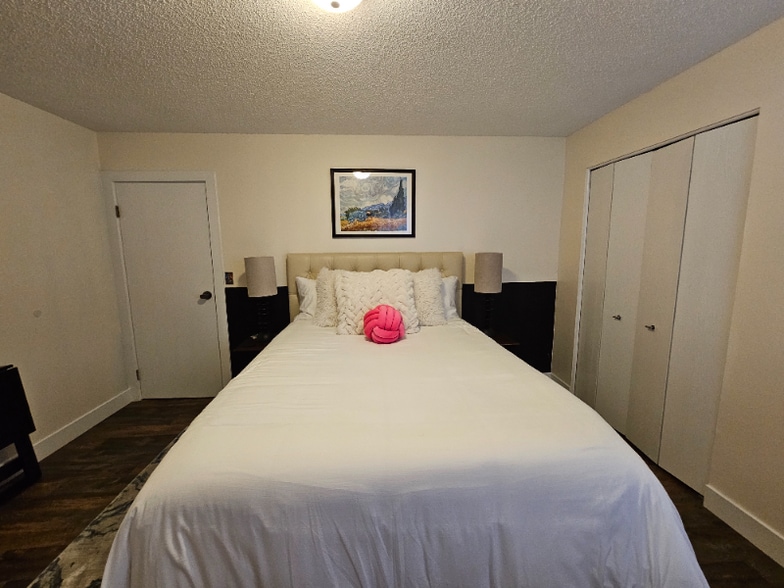 Building Photo - 8060 Woody Creek Dr