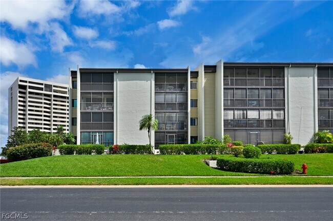 Building Photo - 4821 S Landings Dr