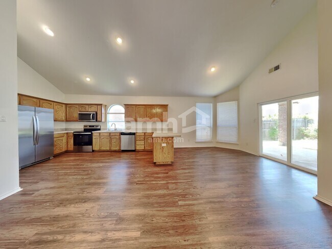Building Photo - 10613 Big Oak Dr