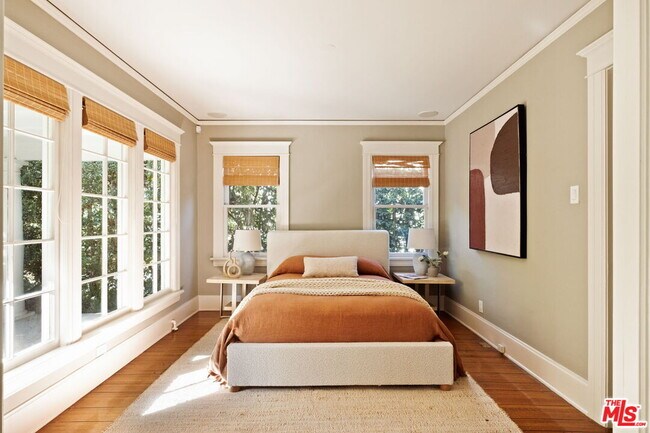 Building Photo - 1438 N Orange Grove Ave