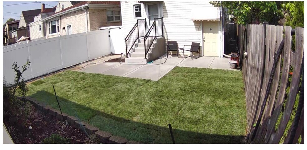 Building Photo - 3719 N Newcastle Ave