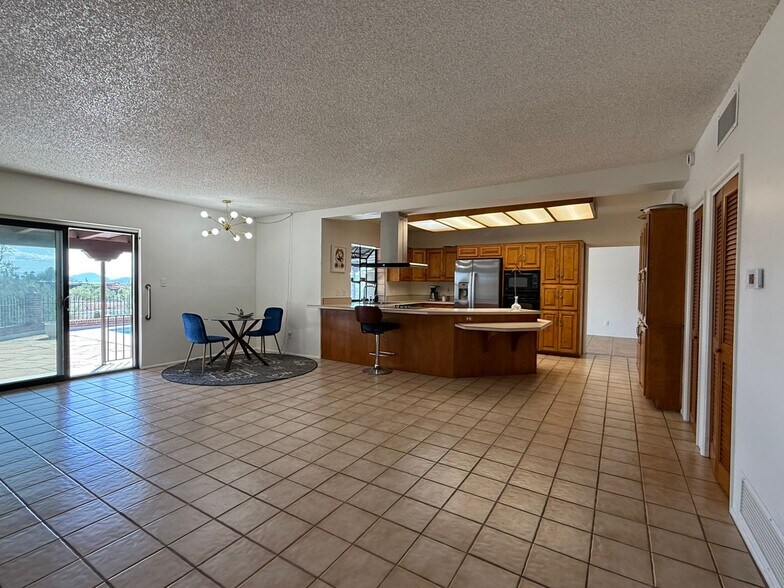 Building Photo - 1402 E Big Rock Rd