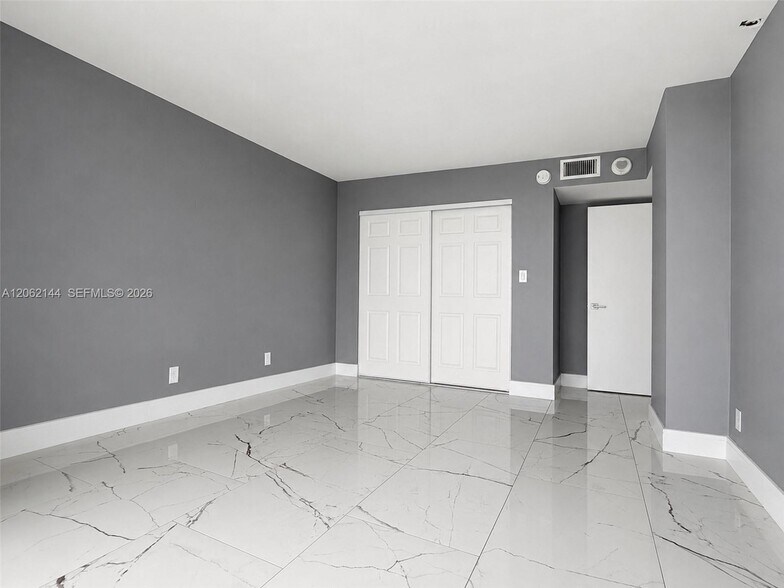 Building Photo - 290 174th St