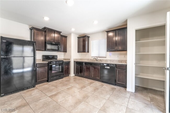 Building Photo - 6213 Clackamas Ct
