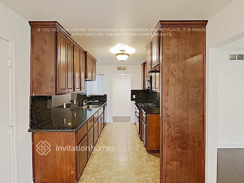 Building Photo - 5621 San Juan Ave