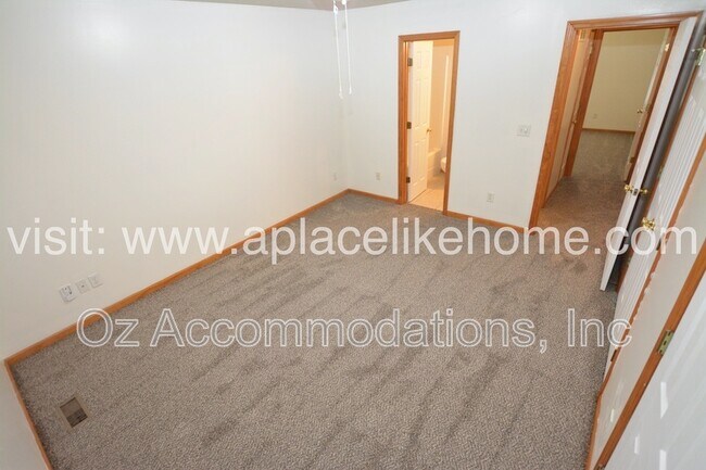 Building Photo - 5200 Hardy Ct