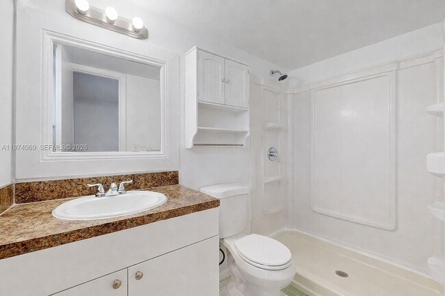 Building Photo - 13715 Kendale Lakes Cir