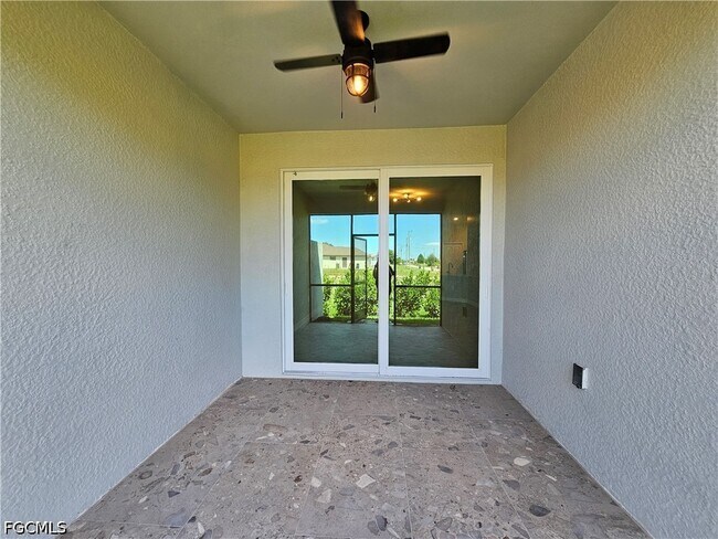 Building Photo - 20501 Hazelnut Ct S