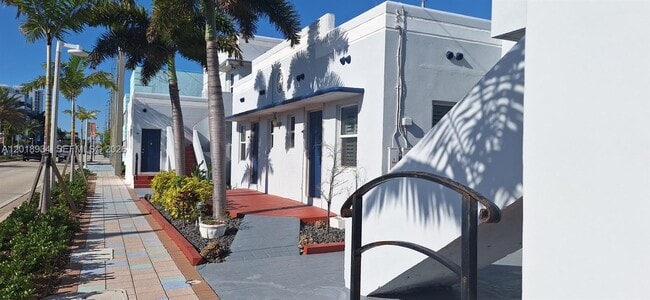 Building Photo - 1908 N Ocean Dr