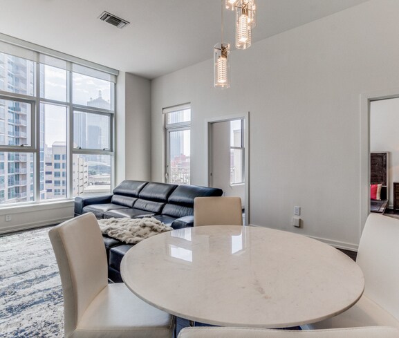 Building Photo - 2323 N Houston-180.2