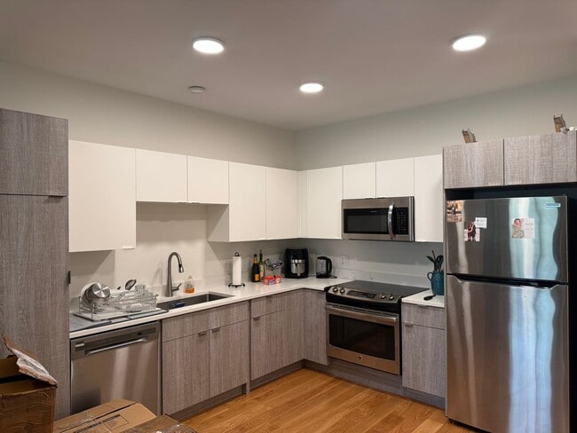 Building Photo - 1 Bedroom at The Treetops