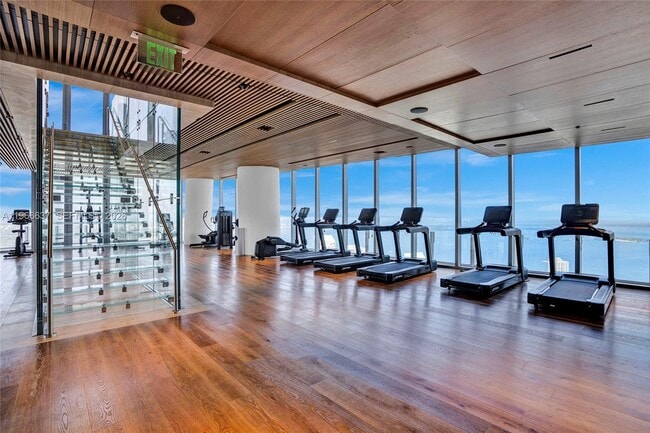 Building Photo - 300 Biscayne Blvd Way