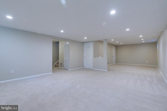Building Photo - 12010 Sugarland Valley Dr