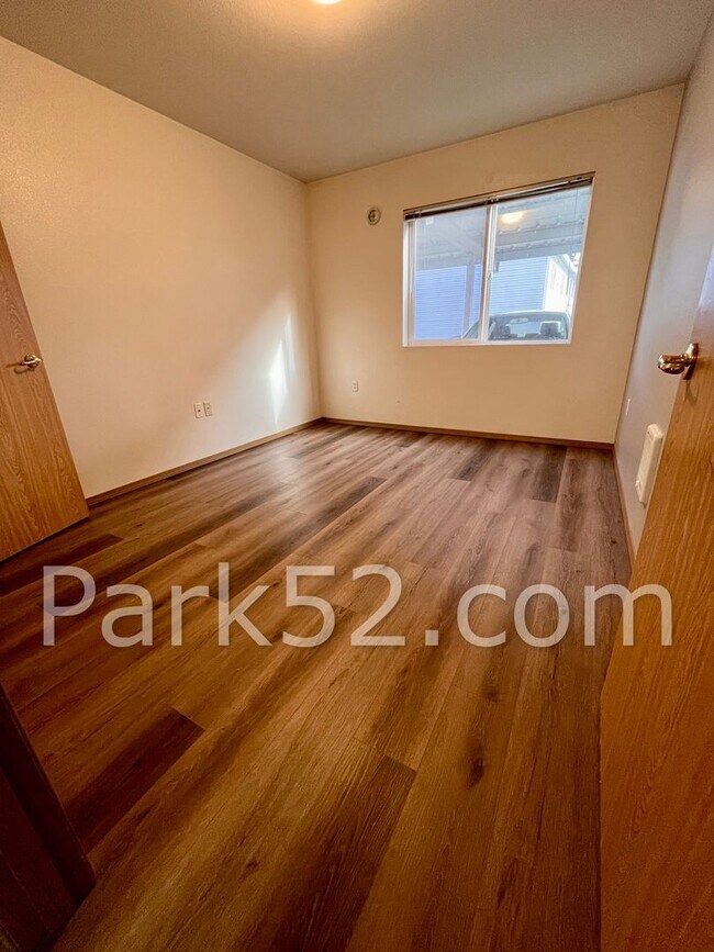 Building Photo - $300 Off First Full Month! 1 Bedroom 1 Bathroom - Ground Floor - Bonney Lake Condo - #D2