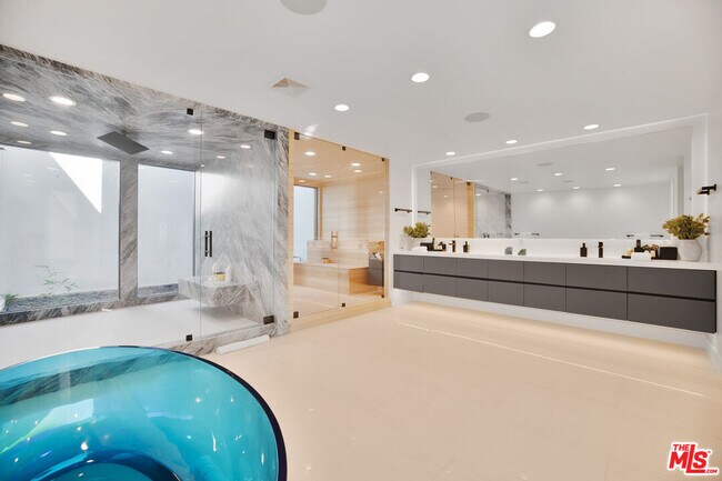 Building Photo - 30020 Morning View Dr