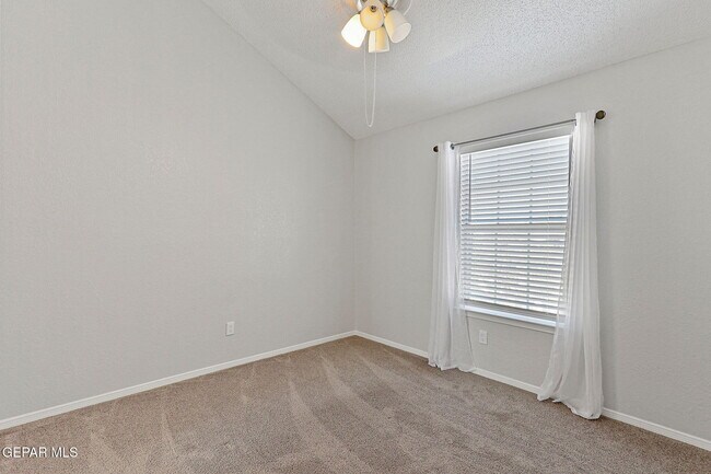 Building Photo - 6264 Escondido Dr