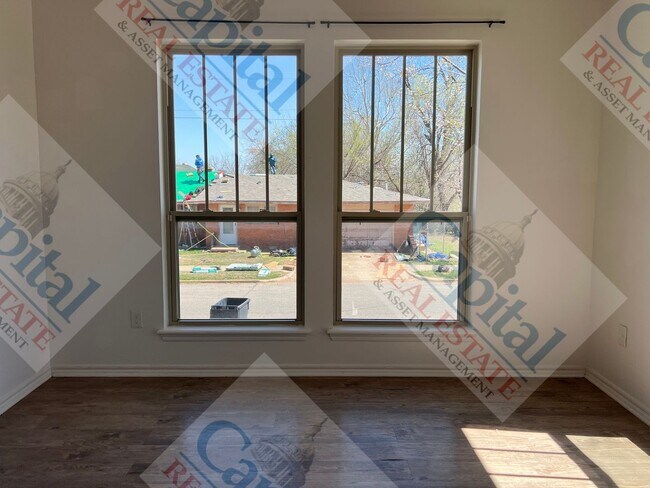 Building Photo - Charming 3 Bedroom