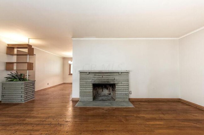 Building Photo - 981 Hartford St