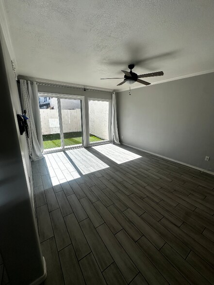 Building Photo - 1051 S Dobson Rd