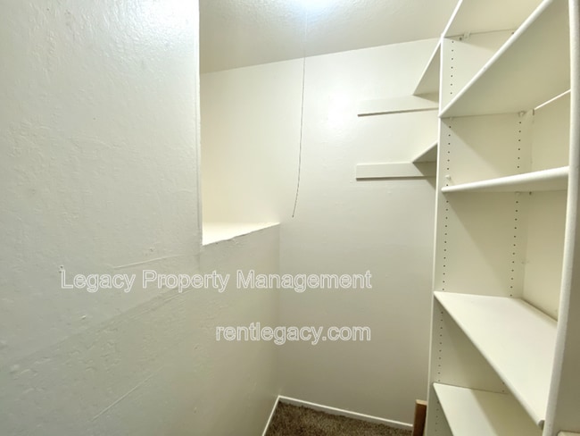 Building Photo - 9094 Piñata Way