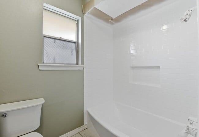 Building Photo - 7215 Ridge Oak Dr