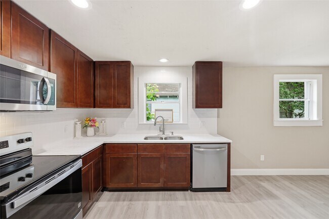 Building Photo - 3930 Hartel St