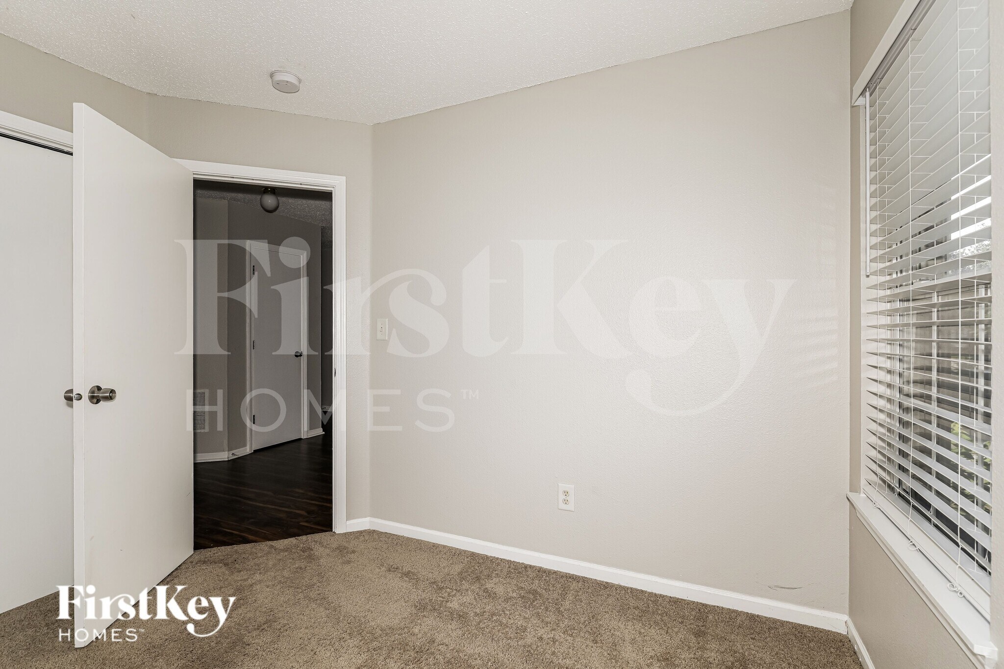 Building Photo - 9762 Trail Dr