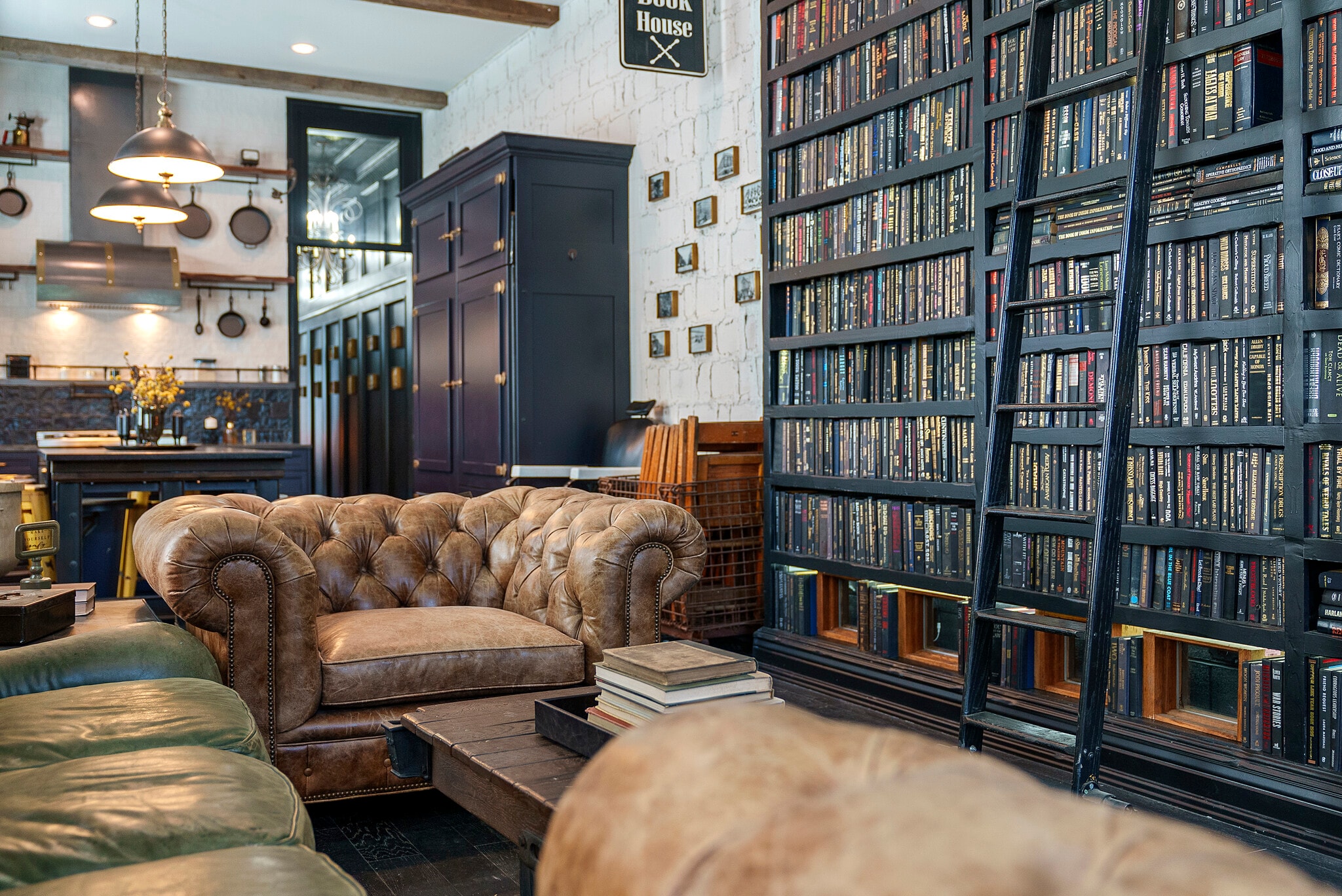 Building Photo - 43 W Markison Ave