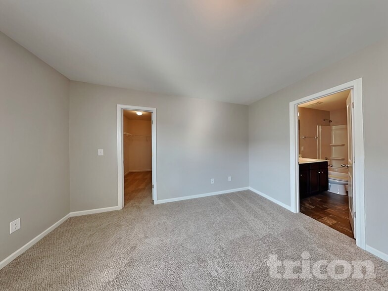 Building Photo - 452 Victory Ln