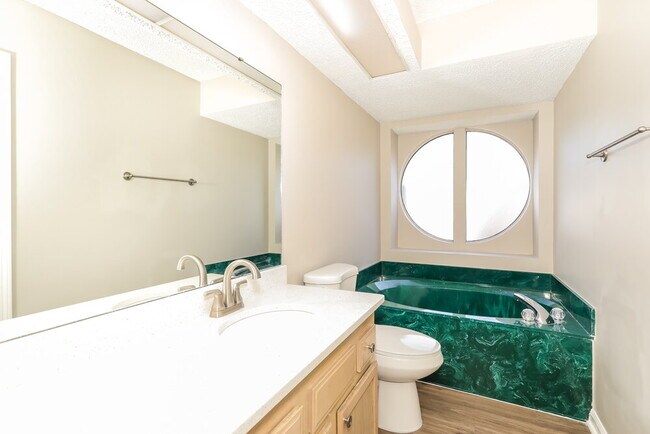 Building Photo - 12271 Cobblefield Cir N