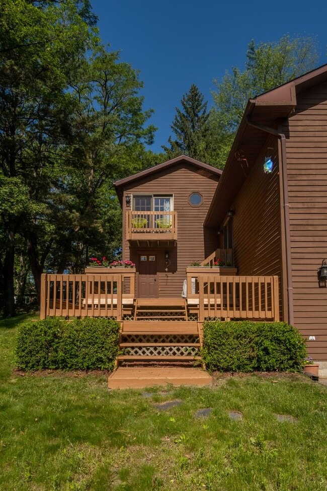 Building Photo - Avon Crest Niskayuna