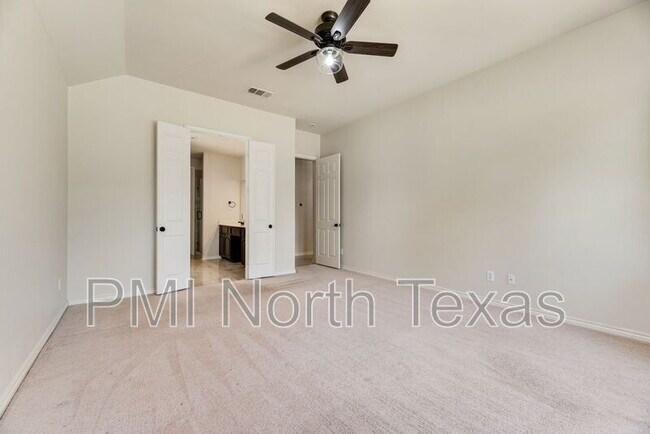 Building Photo - 3394 Overhill Dr