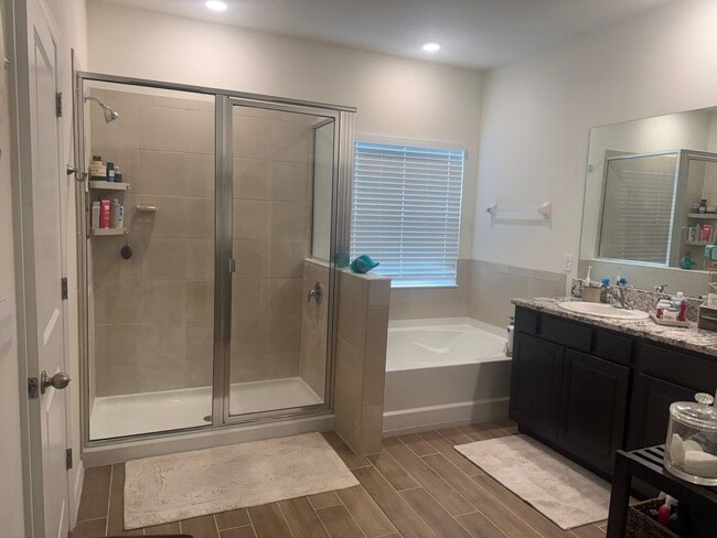 Building Photo - 4 Bedroom/3 Bath two-story home in Arbor Greens