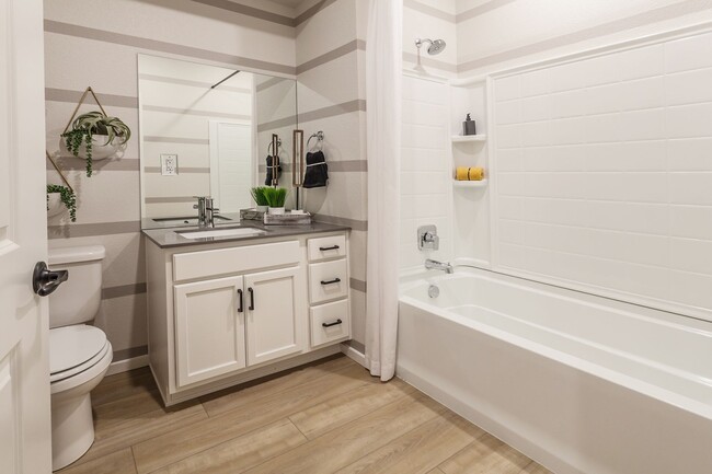Building Photo - Modern 2 Bed / 2 Bath 1st Floor Condo w/ 1...