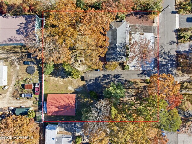 Building Photo - 218 Holly Ave