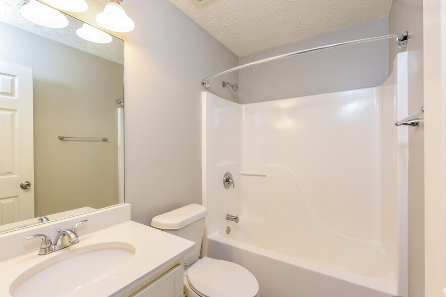 Building Photo - 110 Hunters Keep